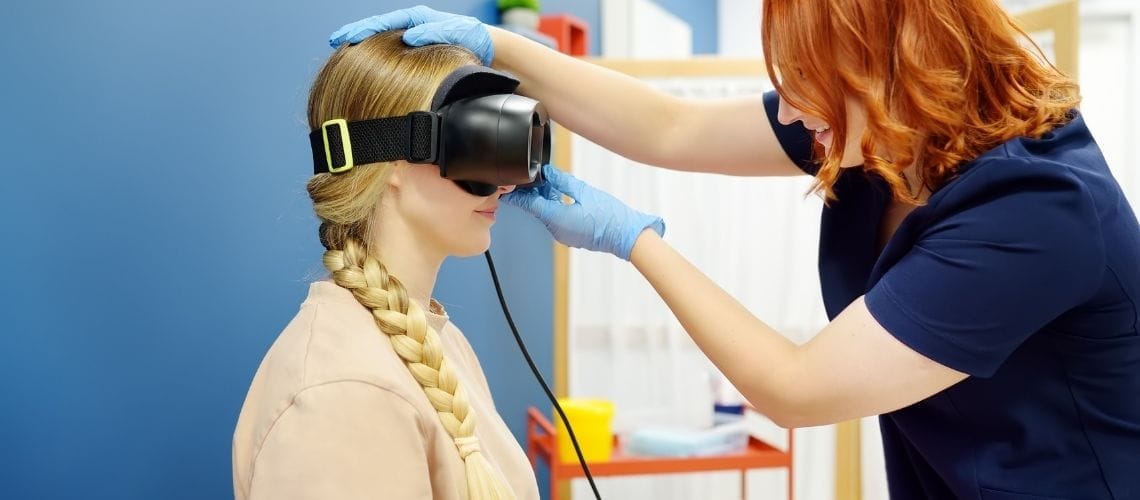 Virtual Reality (Sanal Gerçeklik Gözlüğü) ile Vestibüler Rehabilitasyon Virtual Reality (Sanal Gerçeklik Gözlüğü) ile Vestibüler Rehabilitasyon